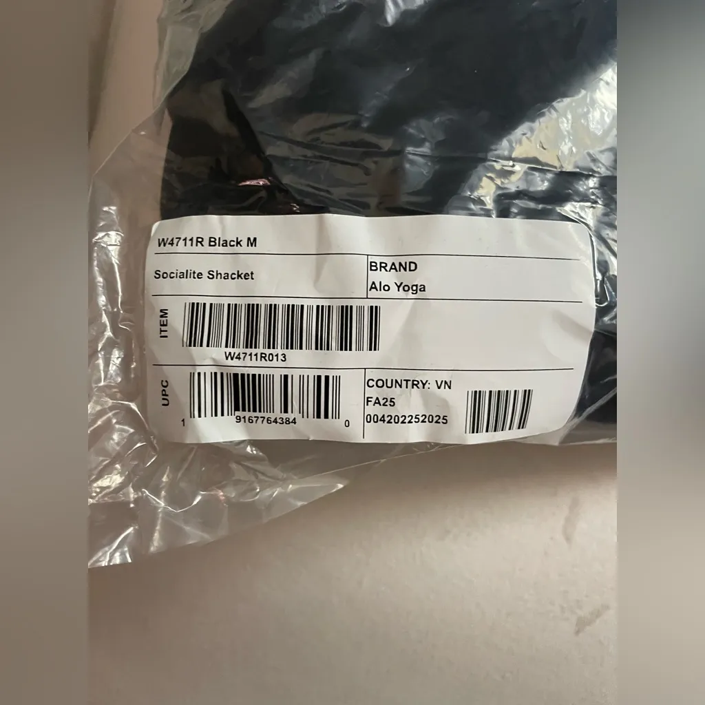 ALO Yoga NWT Socialite Shacket Jacket in Black Oversized Fit with Pockets Size M - Image 9