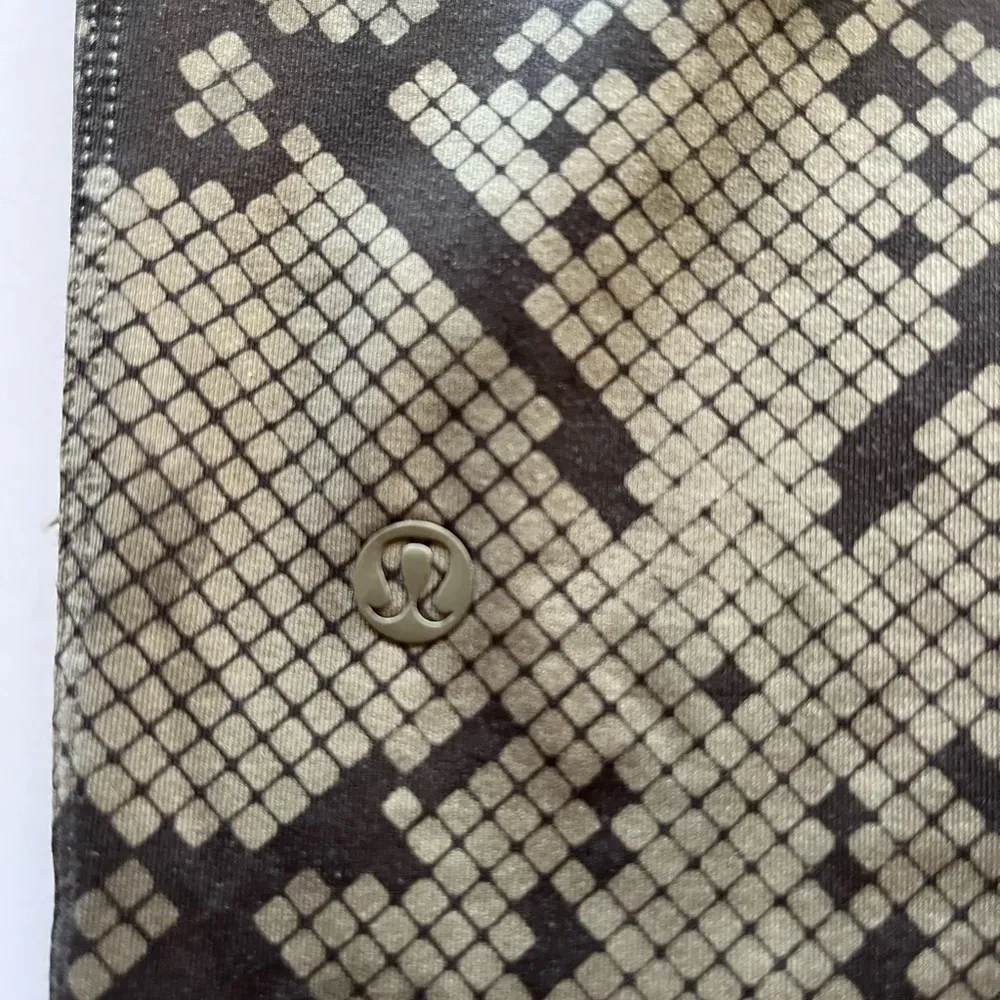 lululemon athletica Jet Crop Slim- Ziggy Snake Fatigue Green Gator Green -Size 4 - Image 8