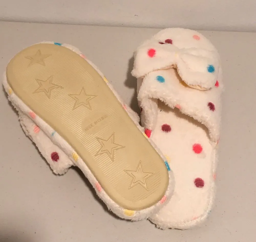 White Slippers Size 8 - Image 4