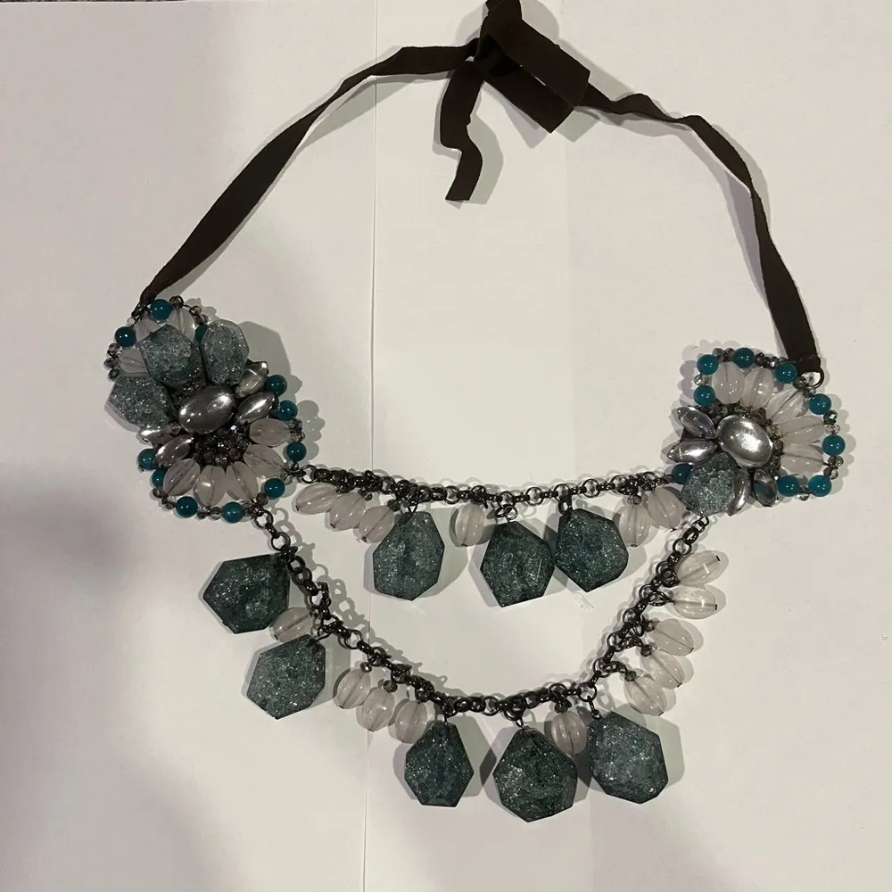 Coldwater Creek Modern Fashion Draping Quartz Ribbon Bow Accented Necklace - Image 4