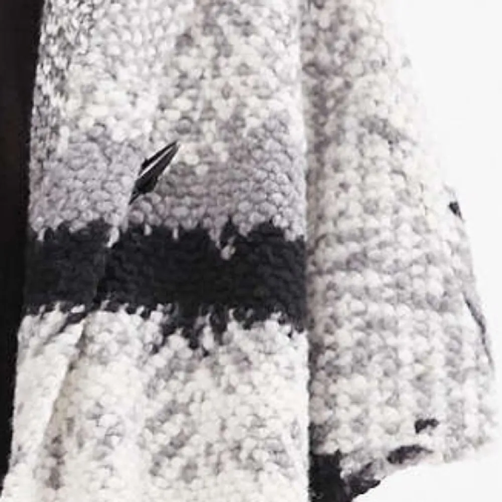 Urban Outfitters BB Dakota Southwestern Aztec pattern hooded Poncho size M/L - Image 5