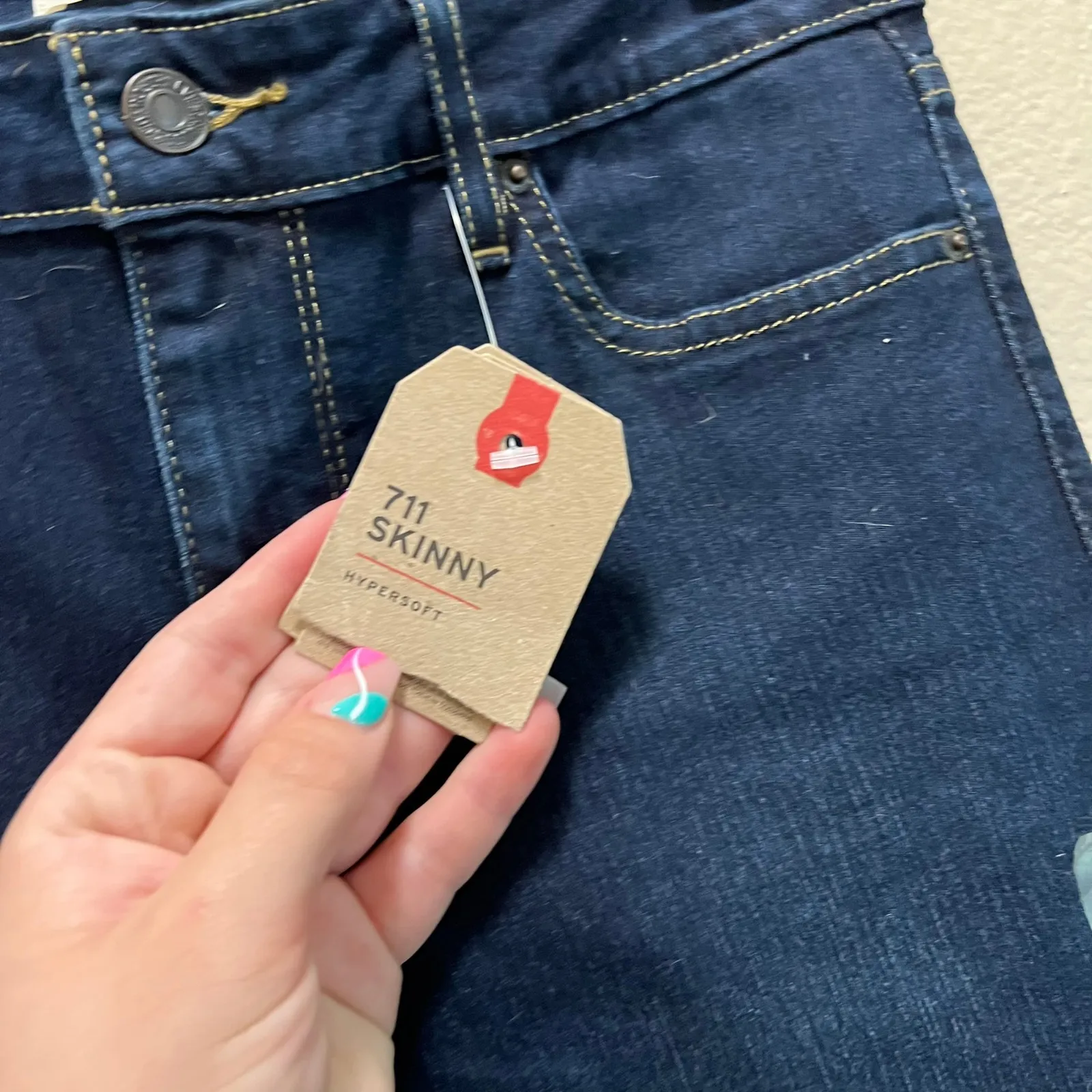 Levi's 711 Skinny Jeans Mid Rise Slim Through Hip Thigh Dark Wash Denim Size 26 - Image 5