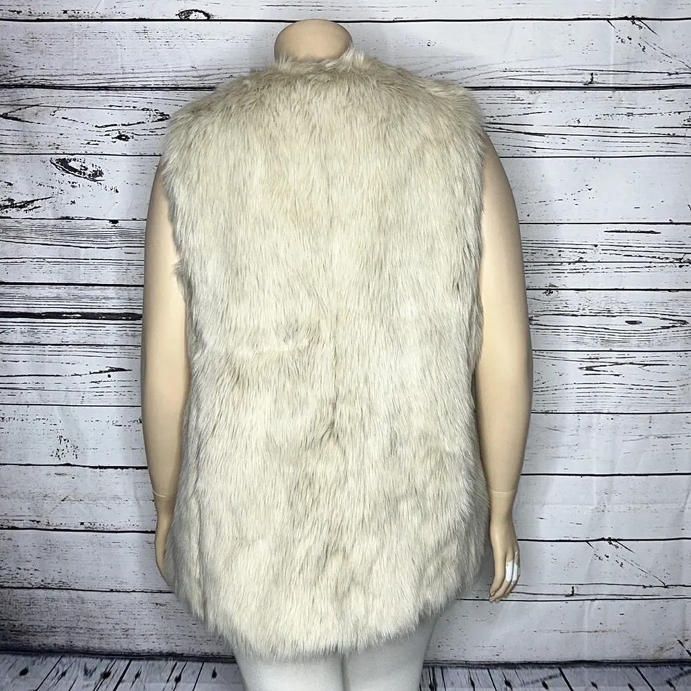 Gap Size XL Cream Faux Fur Clasp Front Sleeveless Vest Jacket - Image 4