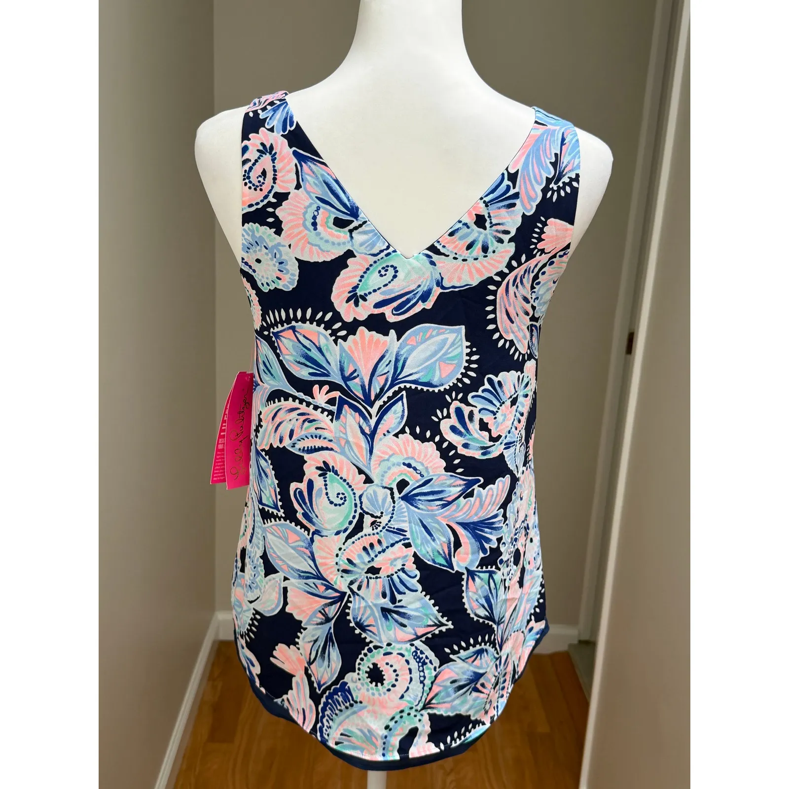 NEW Lilly Pulitzer Reversible Florin Sleeveless V-Neck Top Womens 2XS Navy - Image 5