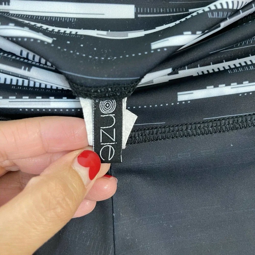 Onzie Black Piano Keys Design Mid Rise Leggings - Image 5