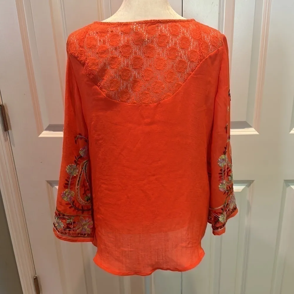 Fig and Flower Orange Boho Floral Embroidered Flare sleeve Tunic top sz small - Image 5