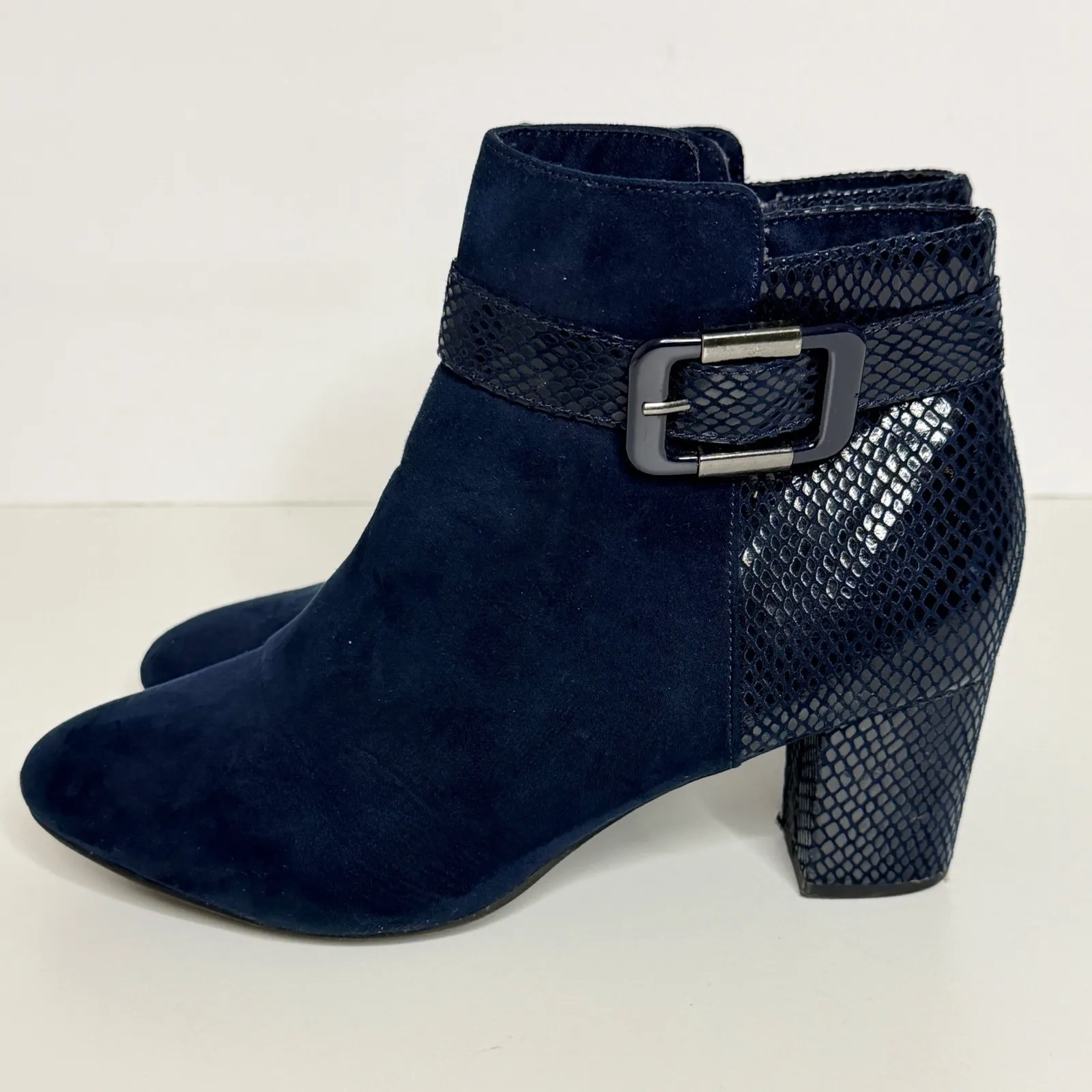 Karen Scott Ankle Boots Size 9 Navy Blue Faux Suede Faux Snake Block Heel - Image 4
