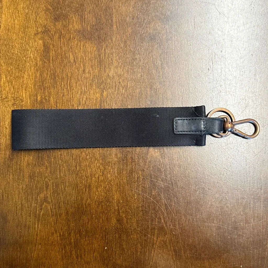 Lululemon  Never Lost Black Keychain - Image 4