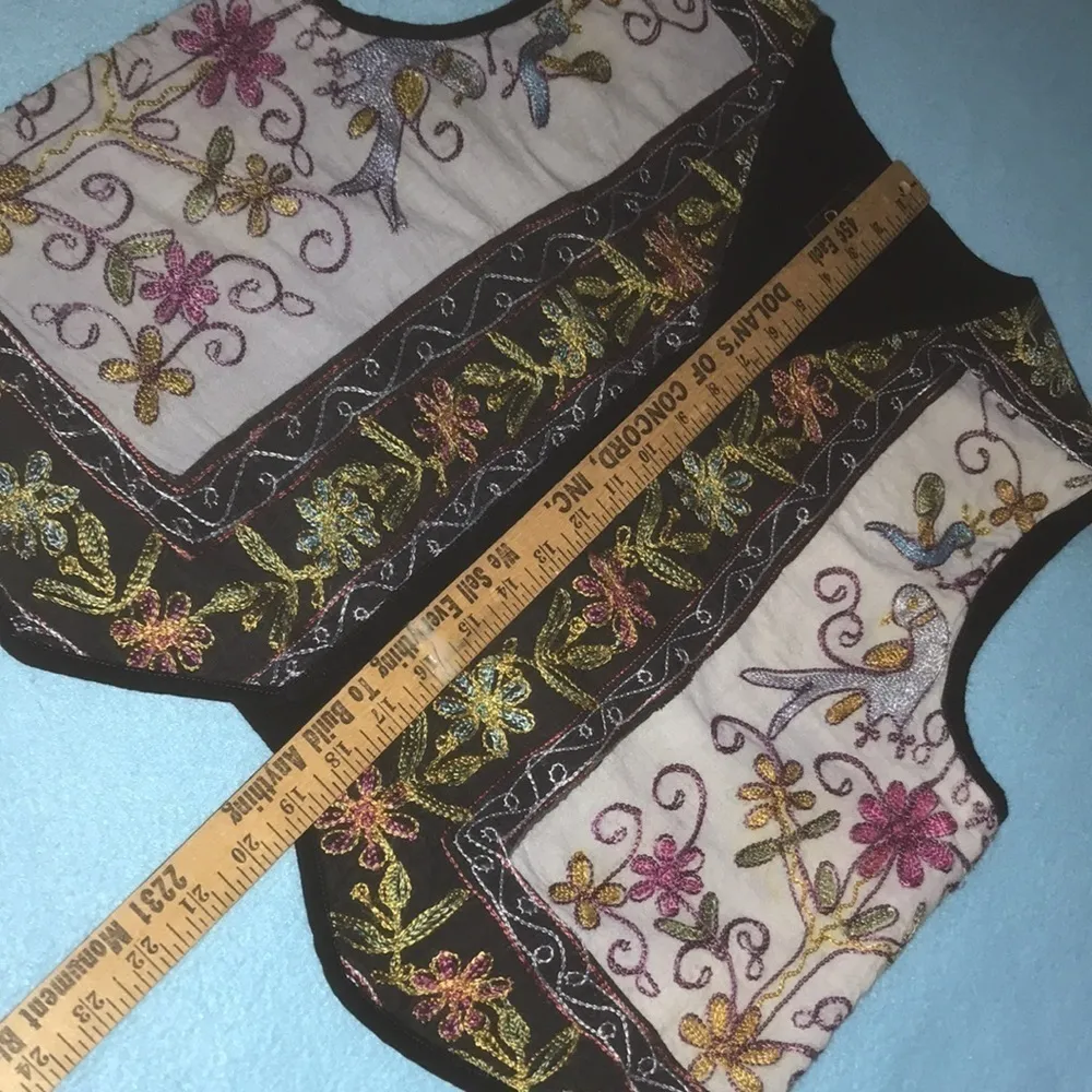 𝅺CHEROKEE vintage unique embroidered vest floral birds teacher boho NEW size M - Image 7
