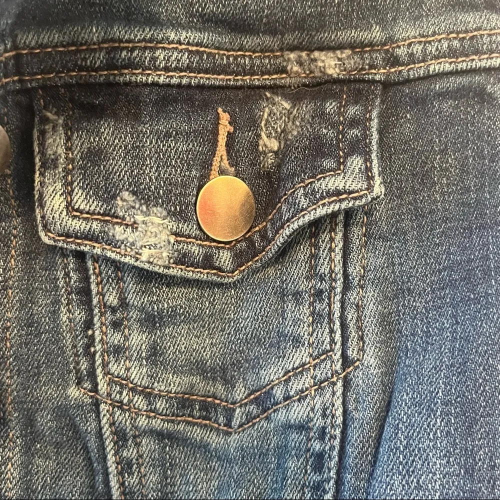FOREVER 21  Medium Wash Distressed Denim Jacket Size Small - Image 5