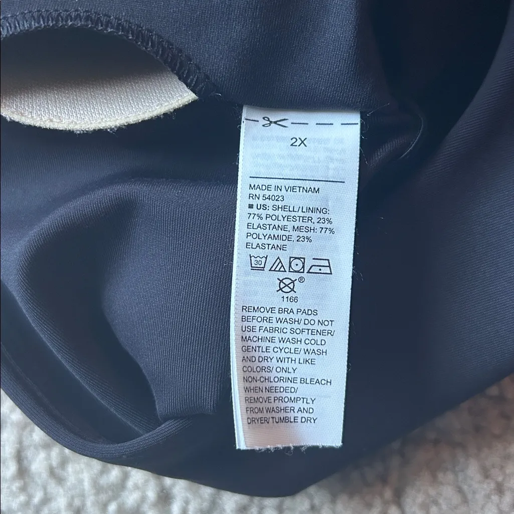 Old Navy  Active Black Crop Top - Image 4