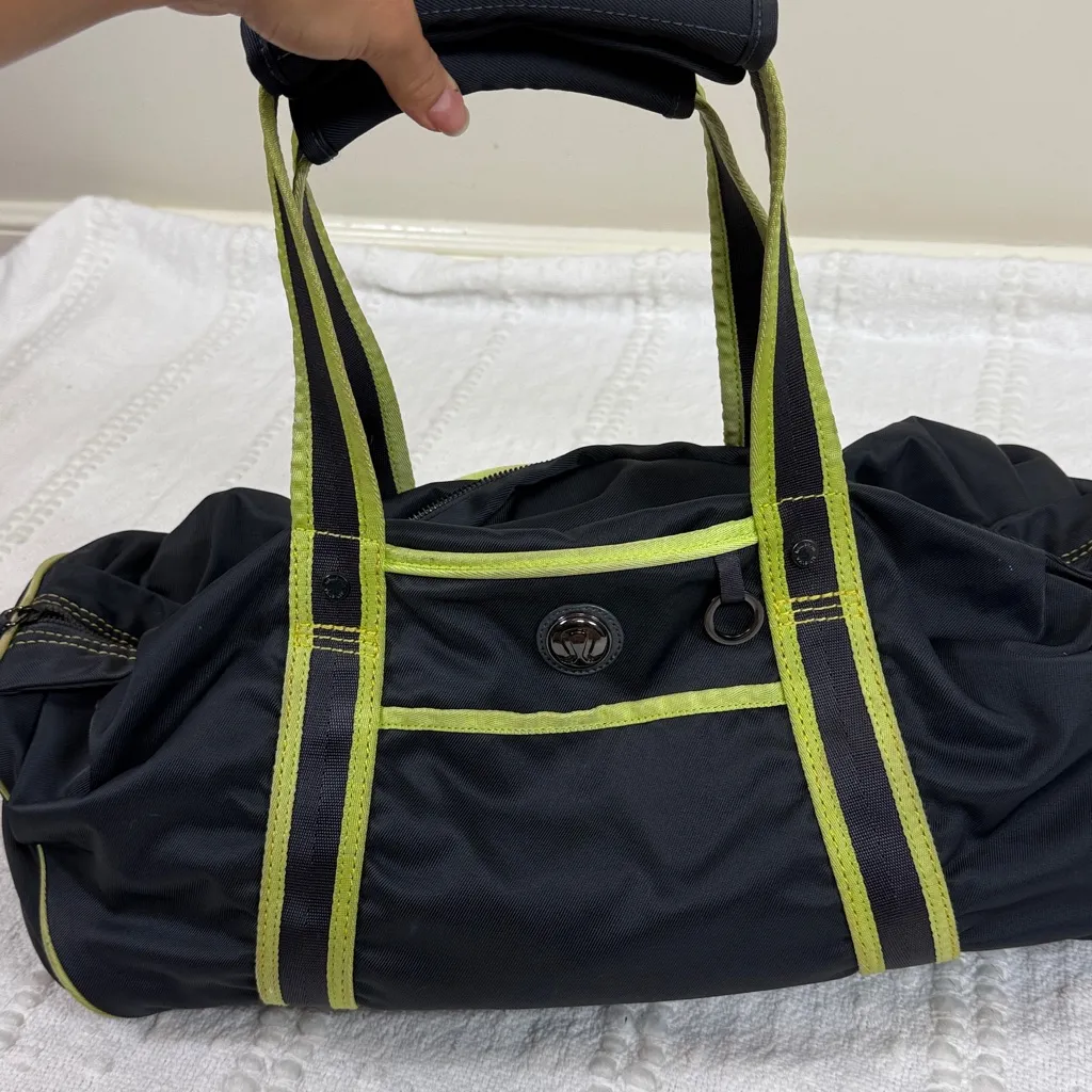 Lululemon Gym To Win Duffle Bag in Gator Green‎ - Image 2
