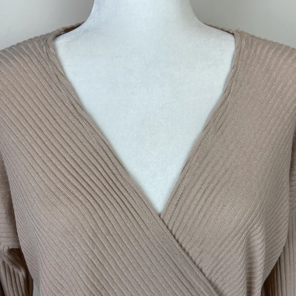NWT Lazy Sundays Ribbed Wrap Top Tie Side Neutral Beige Size Medium Made in USA - Image 3