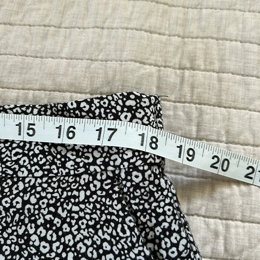 Loft pull on elastic waist, black white animal print wide leg pant XL​​ - Image 10