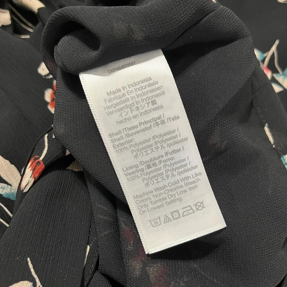 Madewell Botanical Print Wrap Top In True Black Size Medium - Image 6