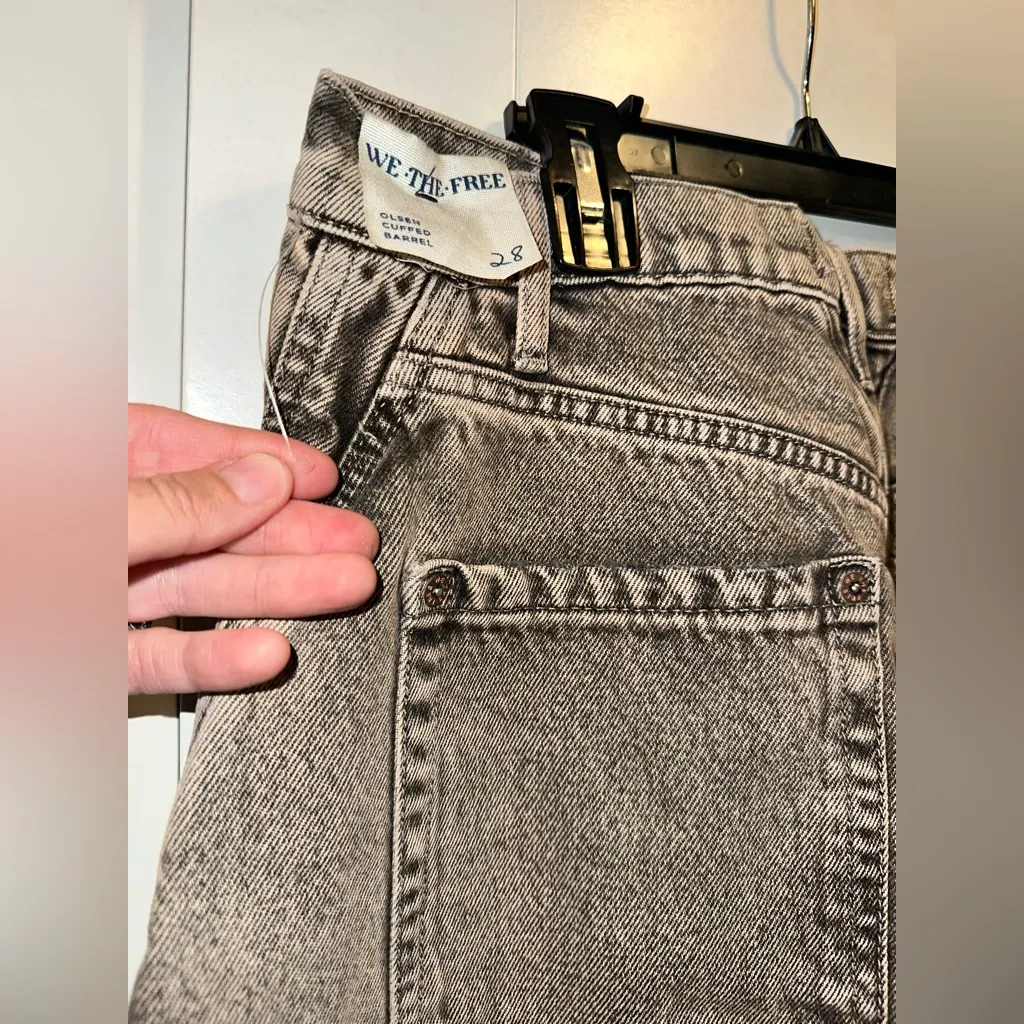 NWT FREE PEOPLE We The Free Olsen Cuffed Crop Barrel Jeans - Slate
$128 - Image 10