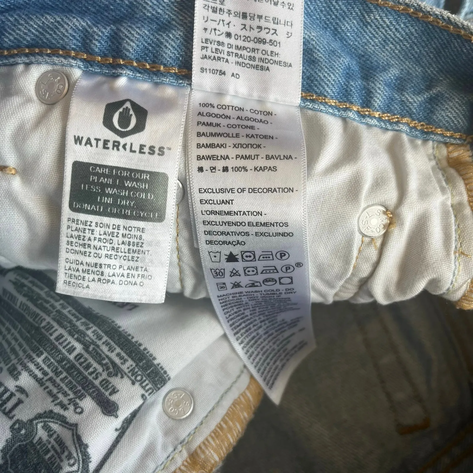 Levi's 501 Light Wash Button Fly Jean Shorts Size W24 - Image 6