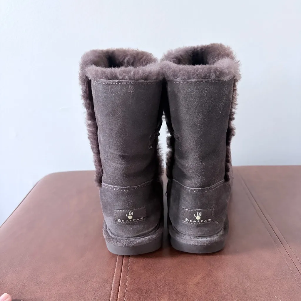 BearPaw boots size 7 - Image 4