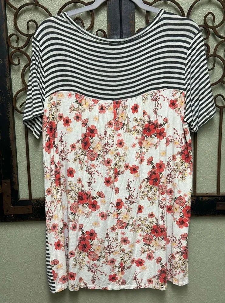 Oddy short sleeve striped floral high/low top Size 1X - Image 2