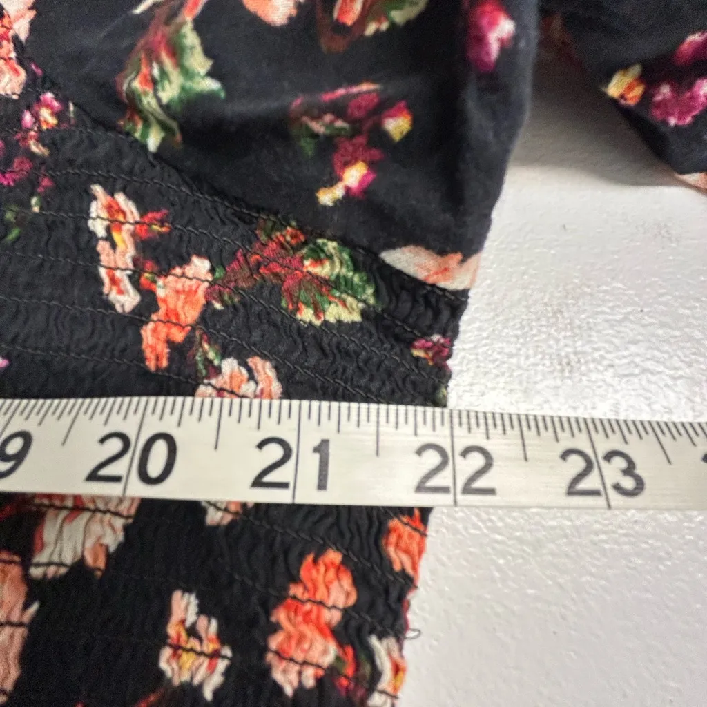 Old Navy Black Floral Blouse - Image 5