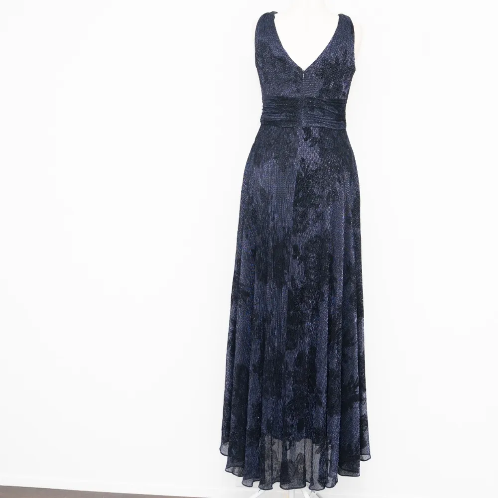 Betsy & Adam Floral Metallic Crinkle Gown - Image 3