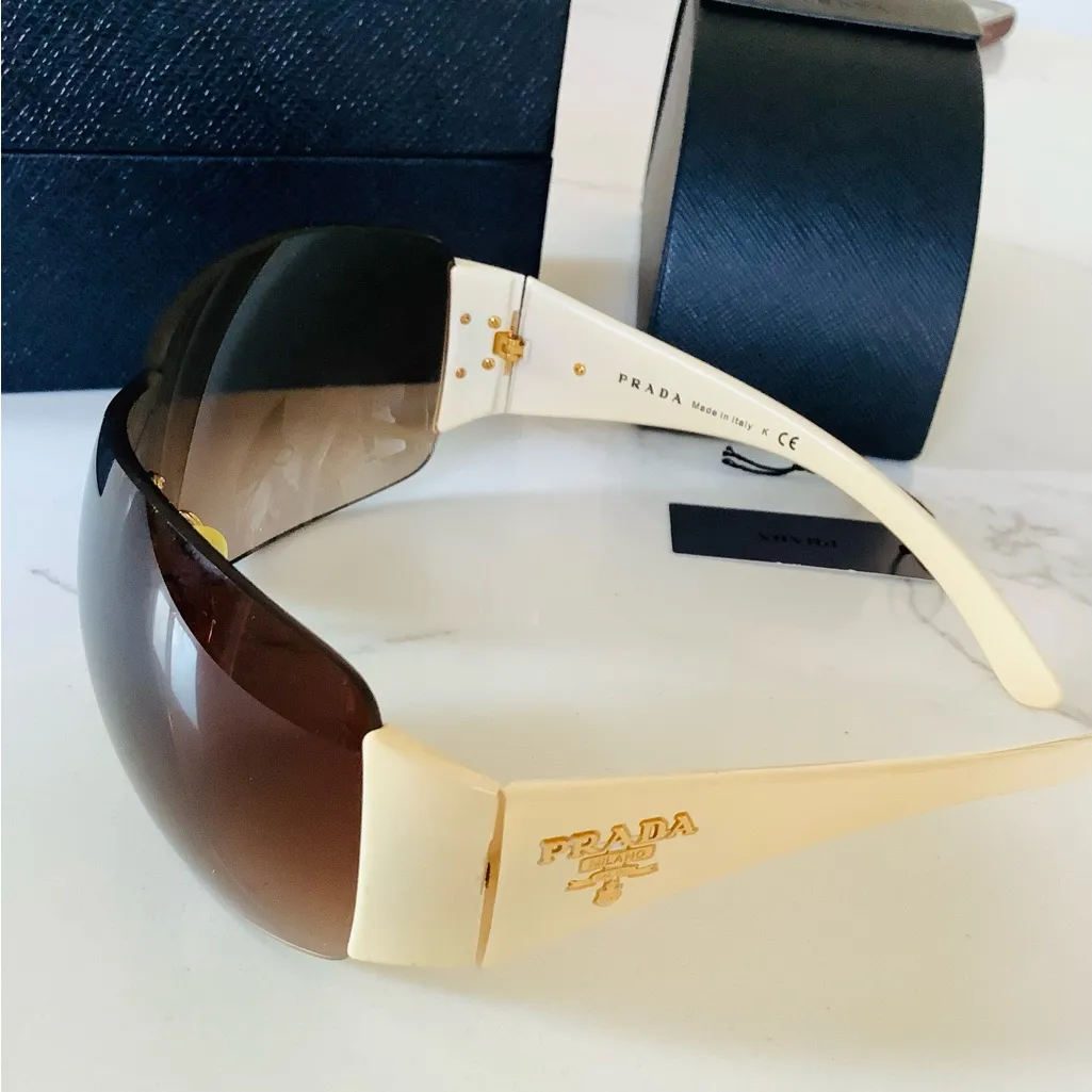 Authentic PRADA sunglasses 😎 - Image 8