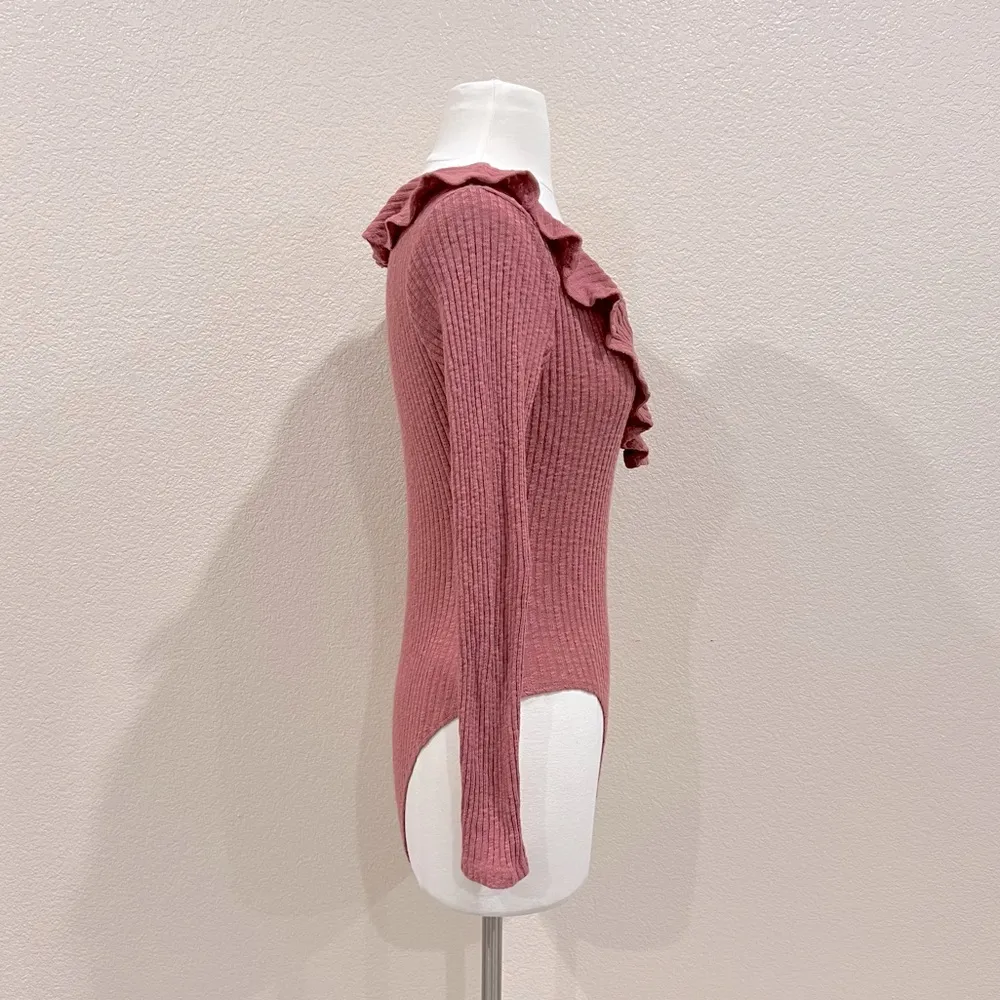 Altar’d State Rose Pink Ribbed Flutter Top Bodysuit Size Medium - Image 4