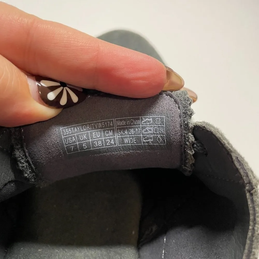 Vionic  Women 7 Wide Gray White Suede Taylor Leather Casual Sneakers Comfort - Image 9