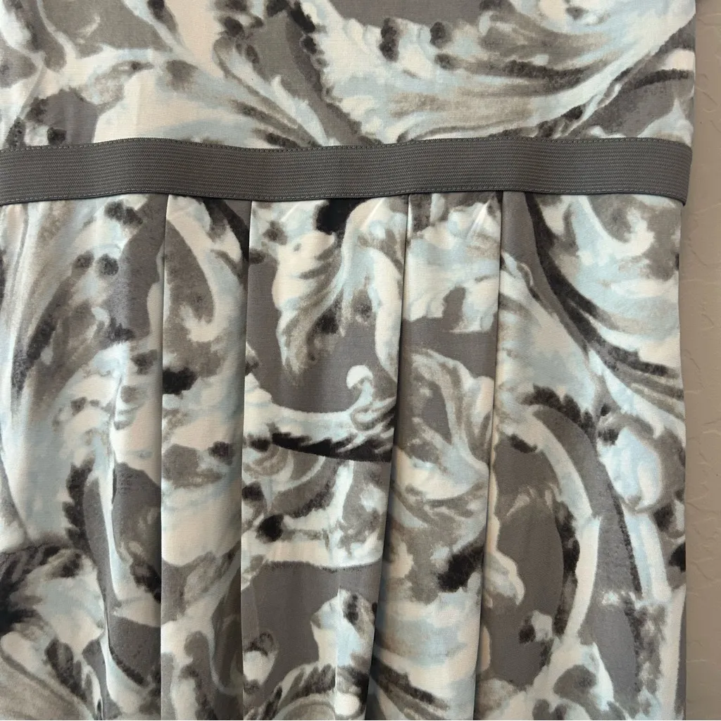 ⭐️Simply Vera Vera Wang gray and light blue floral sleeveless dress size small - Image 12