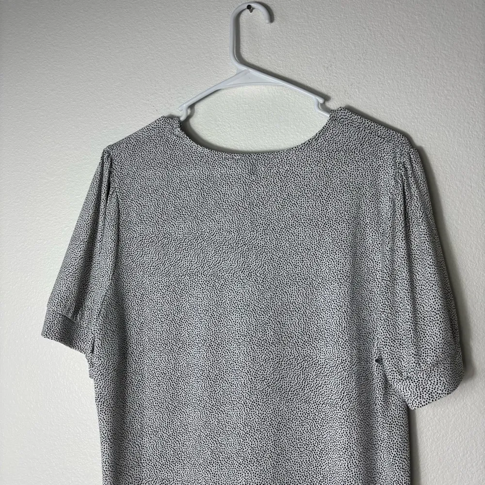 NWT Black & White V-Neck Women's Short Sleeve Blouse size Large - Image 10