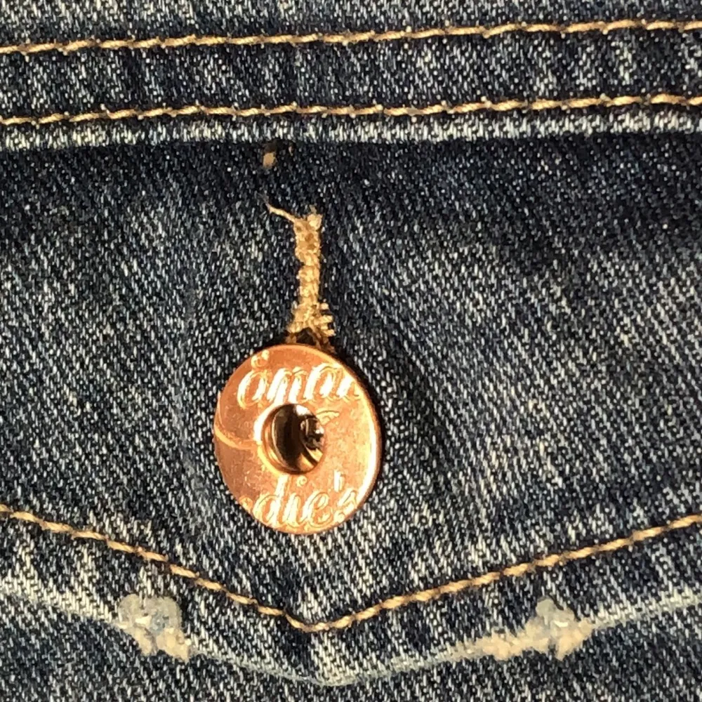 Candie’s Denim Crop Jacket Rose Gold Buttons Medium - Image 5