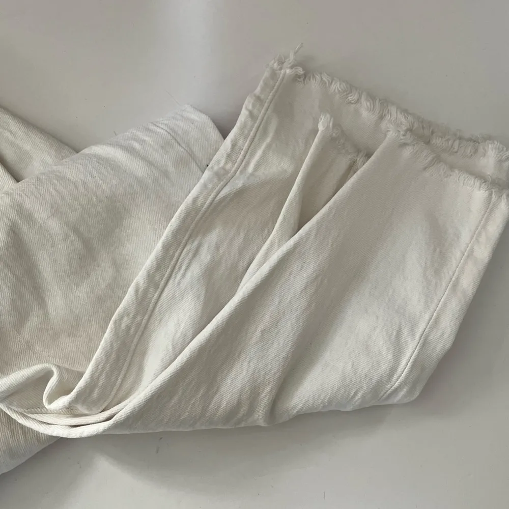 Levi’s • Wedgie Straight Cold Feet Women's White Jeans - Image 4