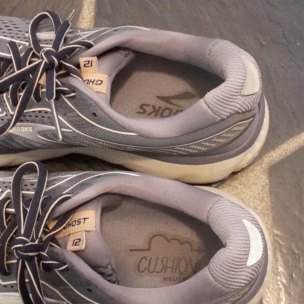 Brooks Ghost 12 Running Shoes SIZE 10 - Image 6