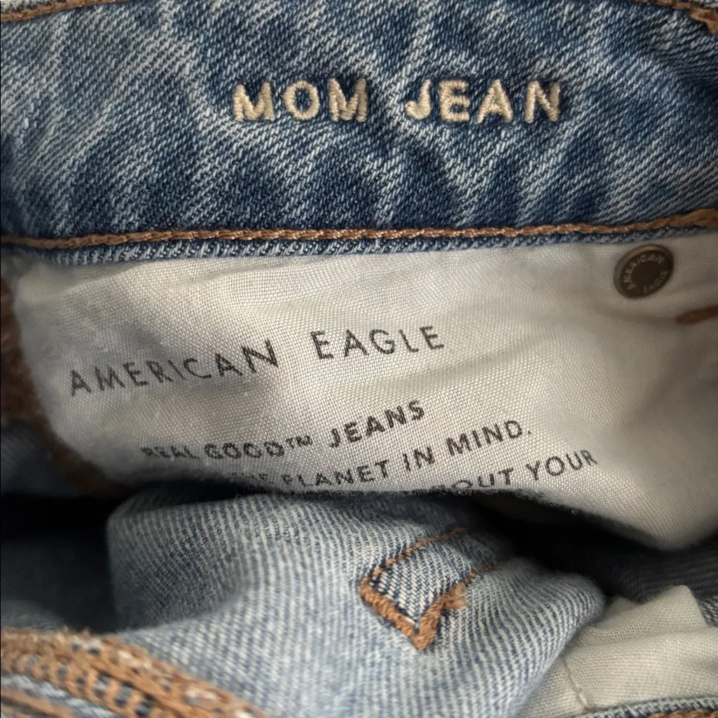 American Eagle Strigid Mom Jean 8L High Rise Distressed Straight Leg Relaxed - Image 7