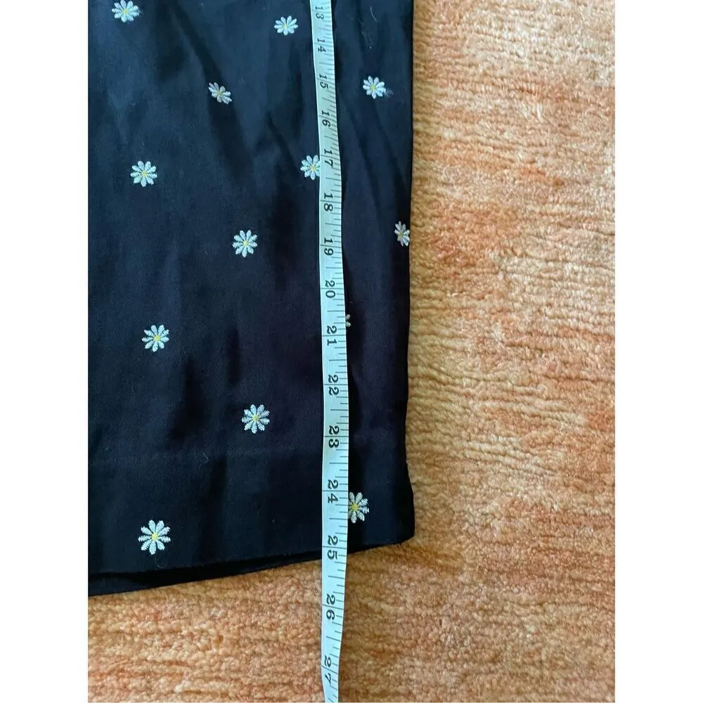 BRIGGS NEW YORK Wm's Capri Pants Black W/Embroidered Daisy Design Size 10P - Image 5
