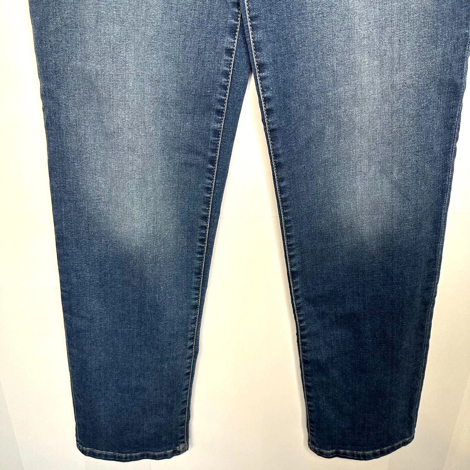 Joe's‎ Jeans High Rise Straight Leg Stretchy Med Blue Wash Jeans Size 26 - Image 3