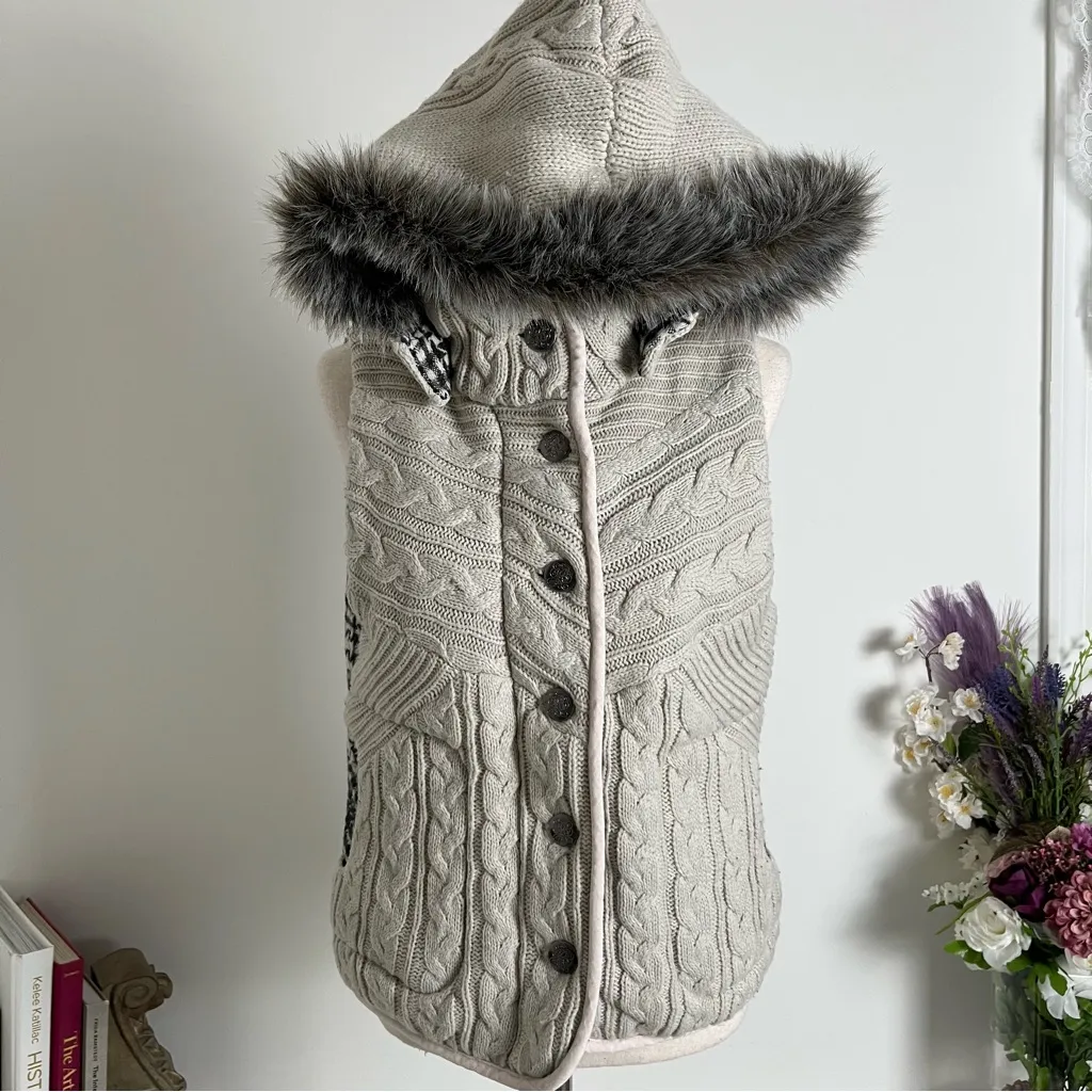 Jack By BB Dakota Cream Classic Knit Gilet Removeable Faux Fur Hood Purple Satin Gray - Image 2