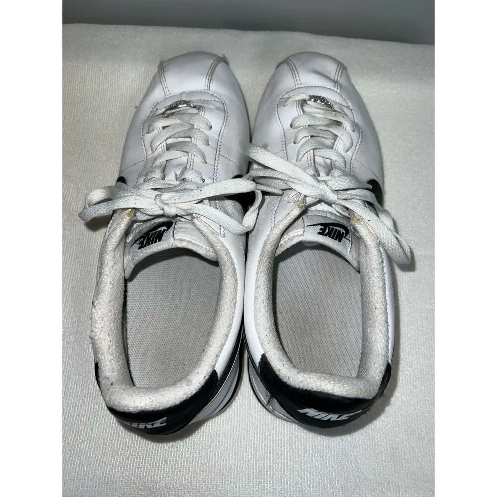Nike  Classic Cortez Leather Women's Size 9.5 Sneakers White Black - Image 4