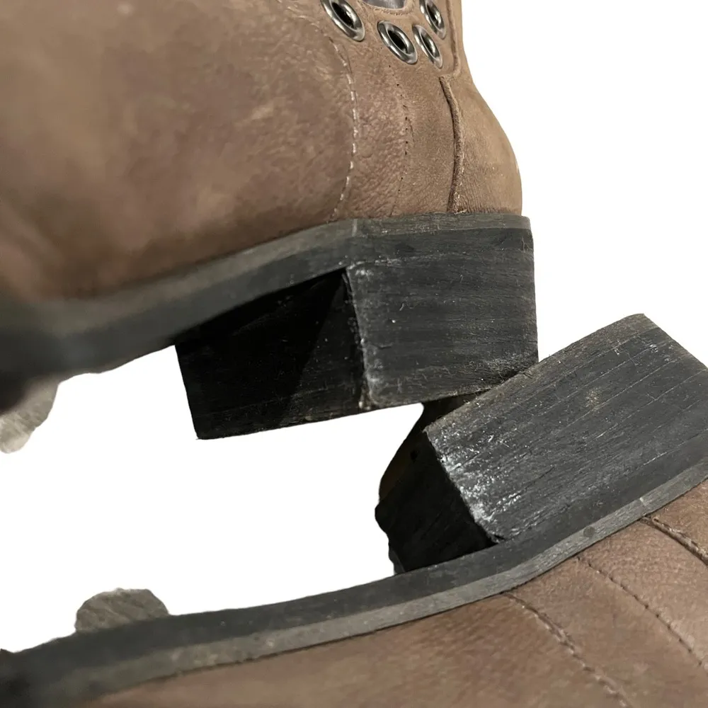 Gianni Bini Taupe Ankle Boots Silver Grommets Dip Sides - Image 15