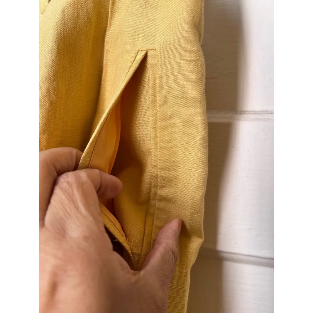 The Limited high rise linen blend relaxed pleated mustard yellow Shorts, Size 6 - Image 9