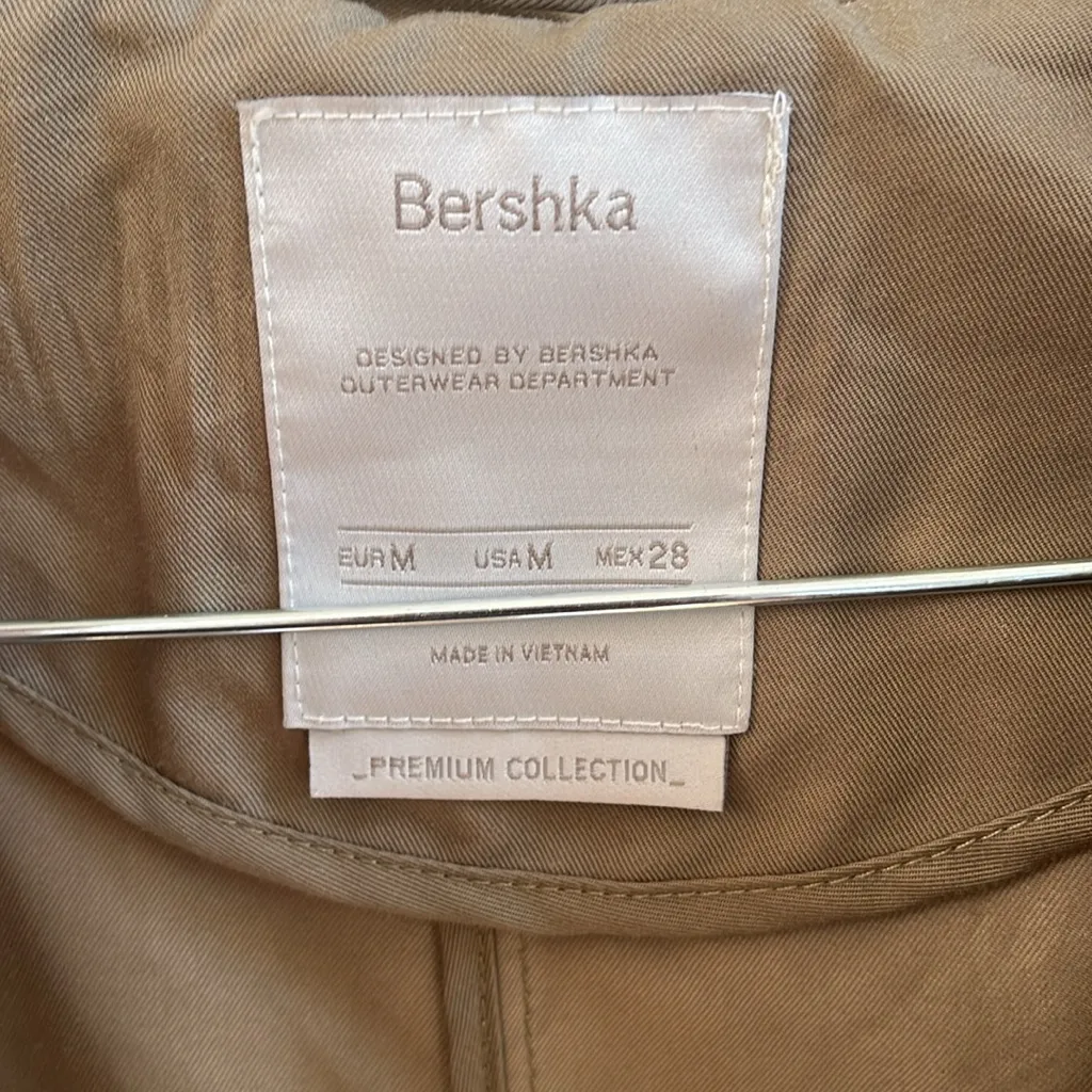 Bershka  jacket size Medium - Image 2