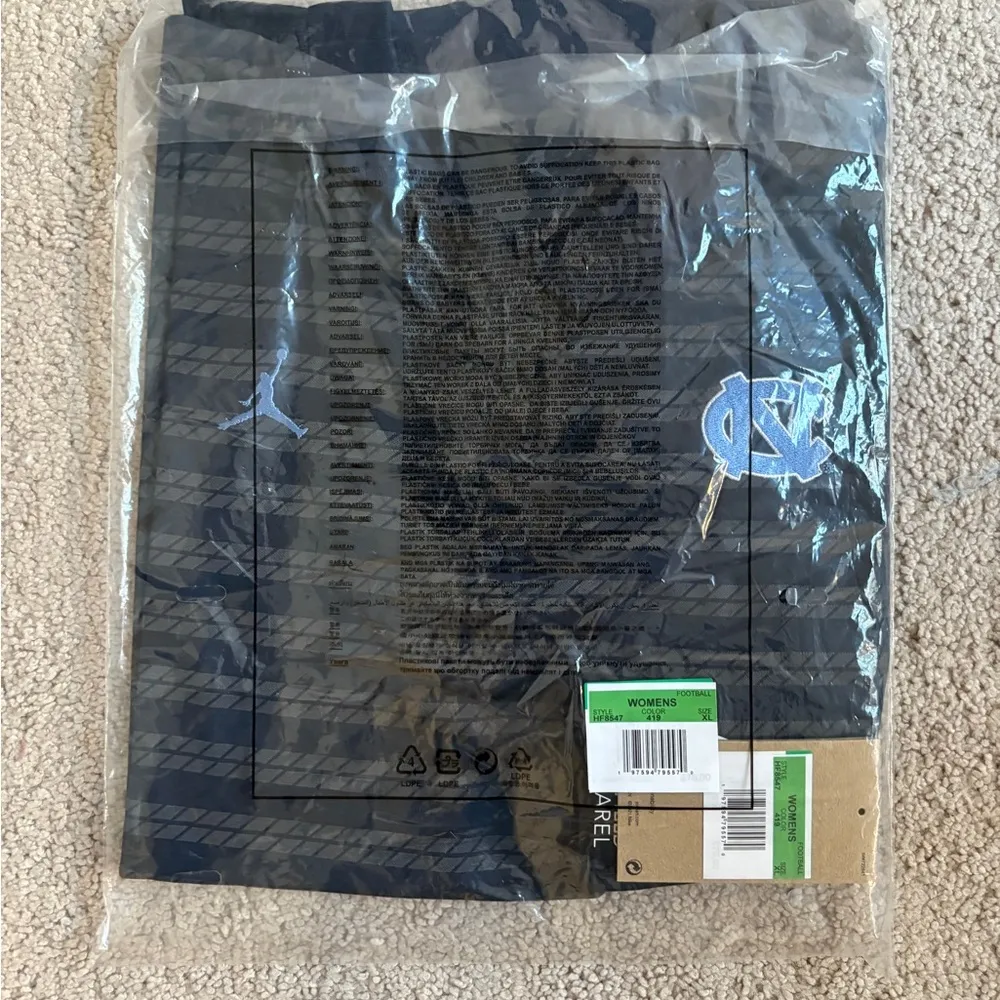 NWT Women’s UNC Jordan Navy Polo Size: XL - Image 2