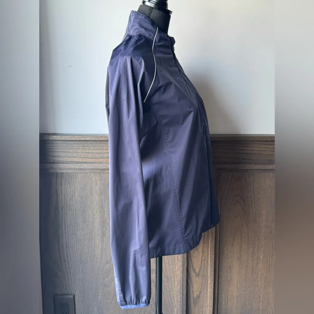 Mizuno women’s running jacket size small - Image 6