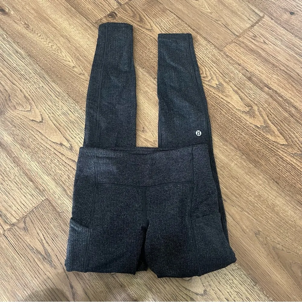 Lululemon Speed Up Tight 28" Heathered Gray Side Pockets Size 2 - Image 2