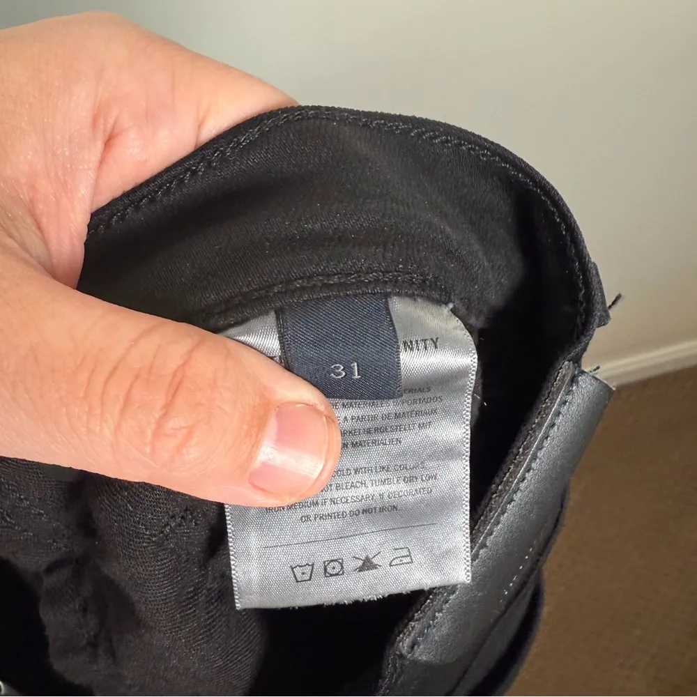 Citizens of Humanity Black Isola Cropped Straight Leg Jean - Image 9