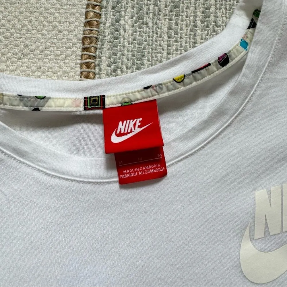 Nike x Liberty Of London Collection White Crewneck Short Sleeves T-Shirt Medium - Image 7
