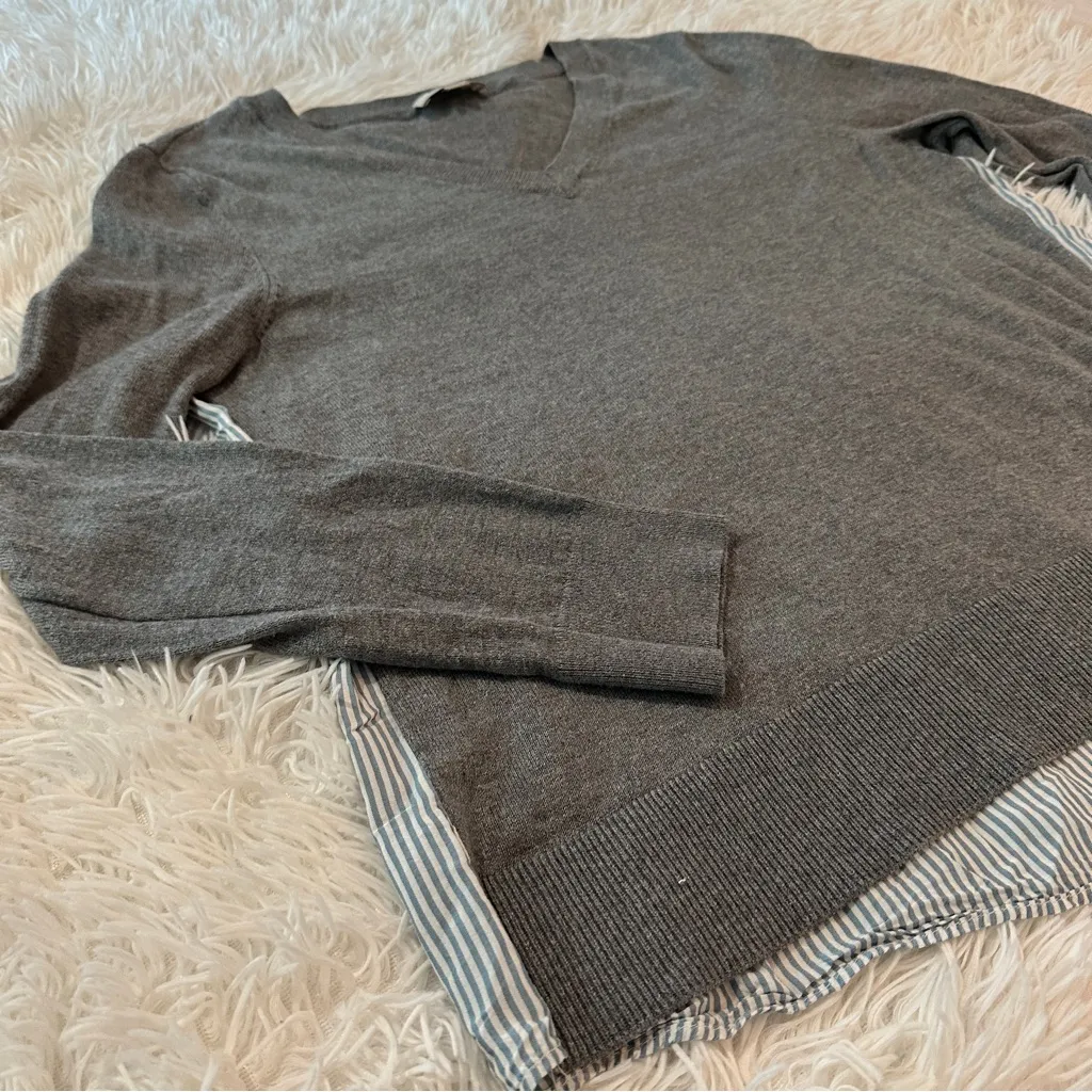 LOFT Outlet Gray Mixed Media V-Neck Sweater Size M – Striped Back Panel - Image 13