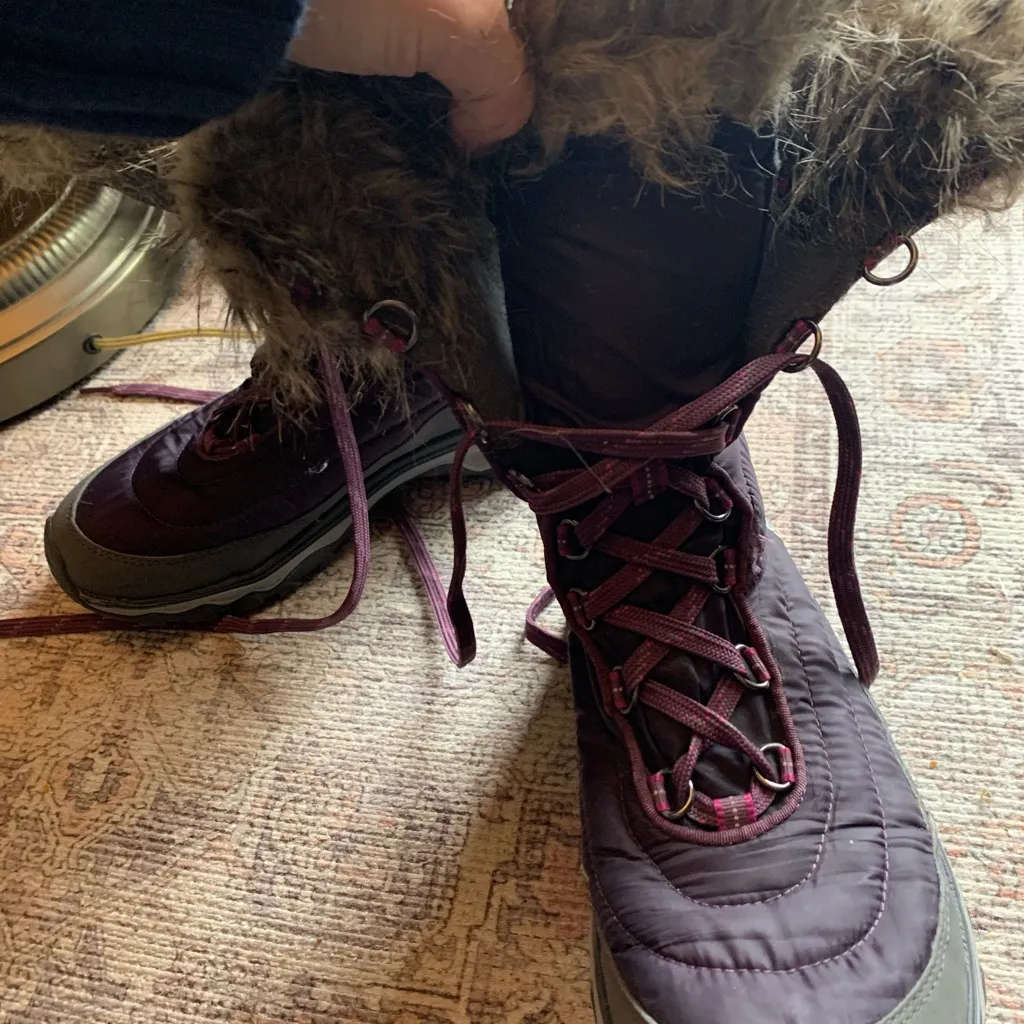 Eddie Bauer Women's Purple Winter Boots Size 7.5 Shoes Footwear Fashion - Image 3