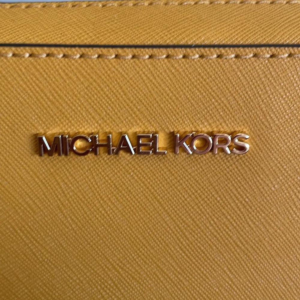 Michael Kors Jet Set Crossbody Bag NWT - Image 4