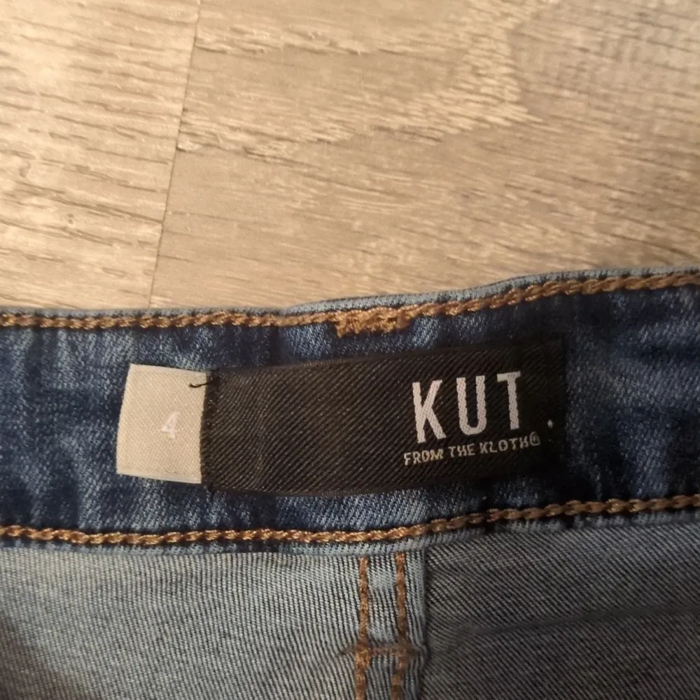 Kut from the cloth distressed fringed high rise ankle flare size 4 - Image 3